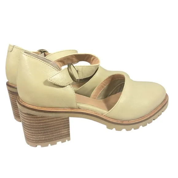 Seychelles $148 Cream Leather Mary Janes Lock and Key shoes 8