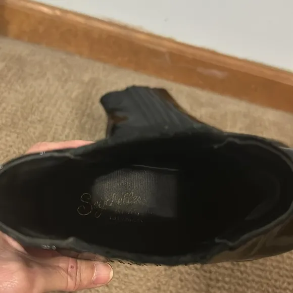 SEYCHELLESFare Pointed Toe Bootie - Black PatentLeather size 8.5