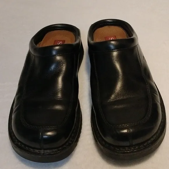 Simple slipon shoes size 9