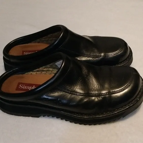 Simple slipon shoes size 9