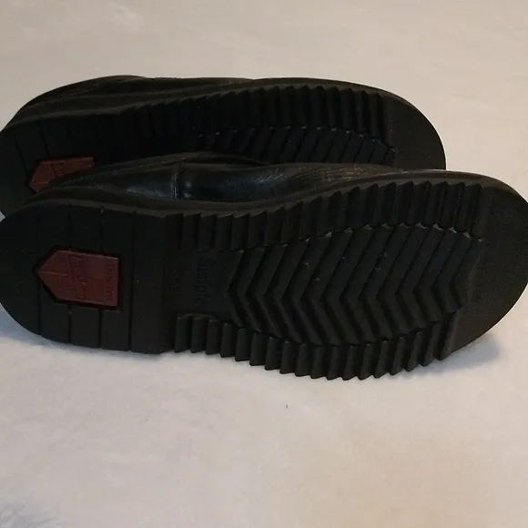Simple slipon shoes size 9