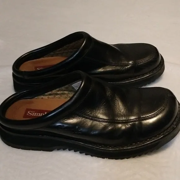 Simple slipon shoes size 9