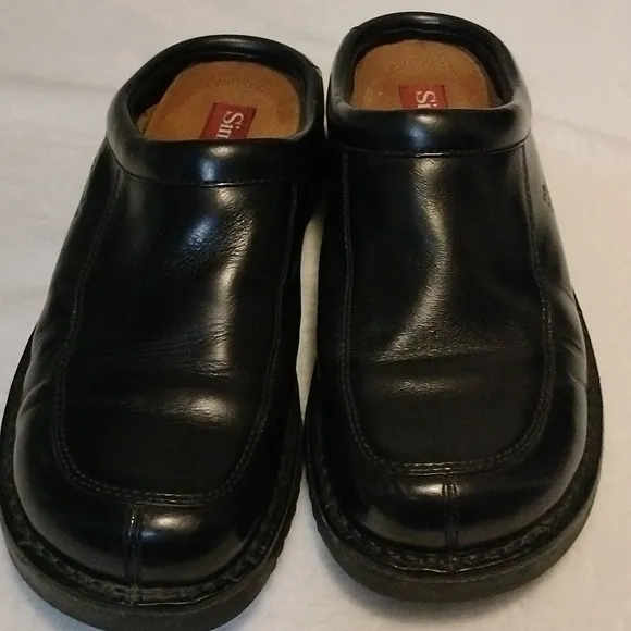 Simple slipon shoes size 9