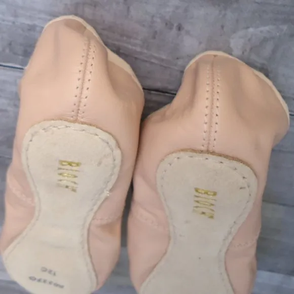 Size 12 C. BLOCH children's BELLE leather ballet shoes.
