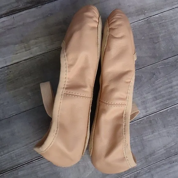 Size 12 C. BLOCH children's BELLE leather ballet shoes.
