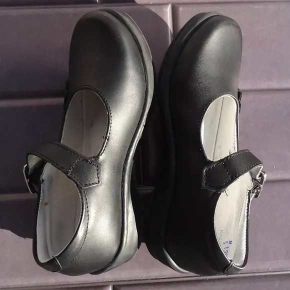 SIZE 18.5. Dogi® black leather dress shoes.