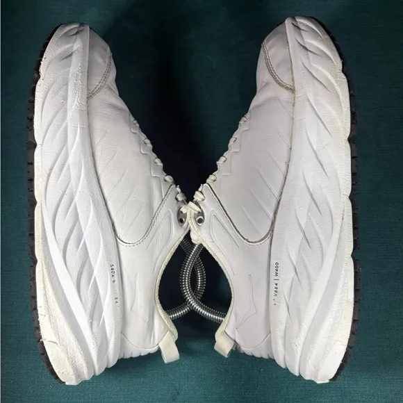 Size 8.5 - Women’s Hoka One Bondi SR white shoes