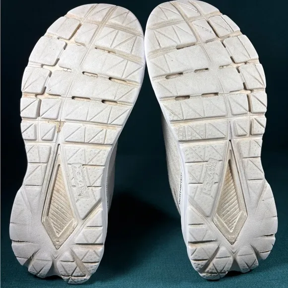 Size 9.5 - Women’s Hoka One Mach 5 gray shoes