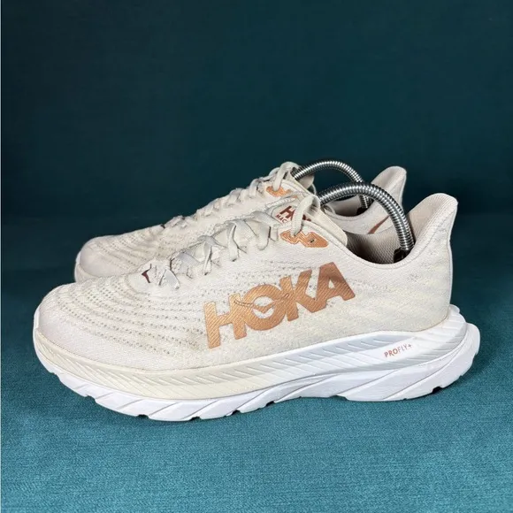 Size 9.5 - Women’s Hoka One Mach 5 gray shoes
