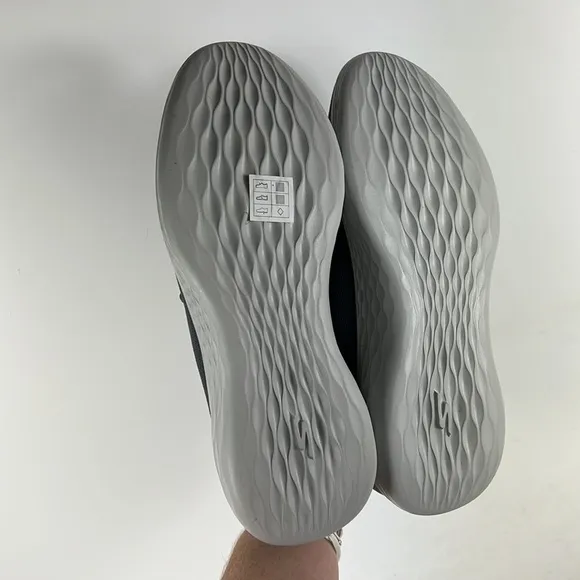 Skechers grey white lightweight go strike minimalist shoes sneakers mens 9.5