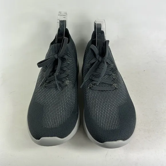 Skechers grey white lightweight go strike minimalist shoes sneakers mens 9.5