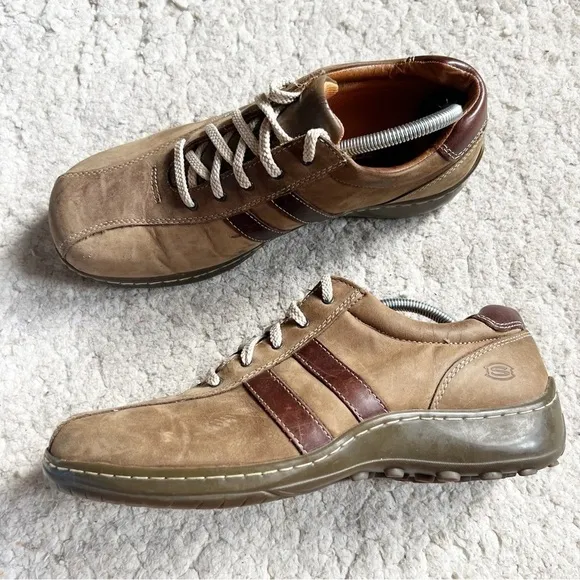 Sketchers: Men's Vintage Tan Brown Suede Lace Up Square Toed Street Sneaker Sz10