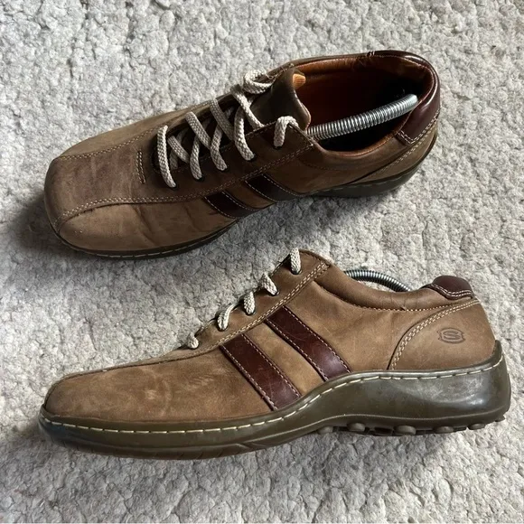 Sketchers: Men's Vintage Tan Brown Suede Lace Up Square Toed Street Sneaker Sz10