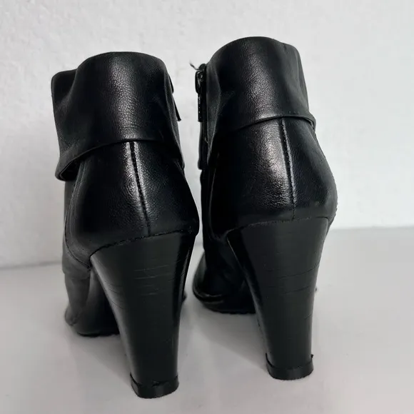 Sofft Black Leather Heeled Ankle Boots Size 6 New
