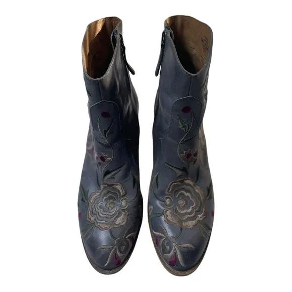 Sofft Women’s Westmont Grey Leather Floral Embroidered Ankle Boots