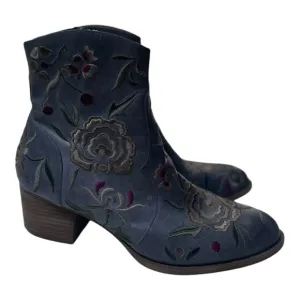 Sofft Women’s Westmont Grey Leather Floral Embroidered Ankle Boots