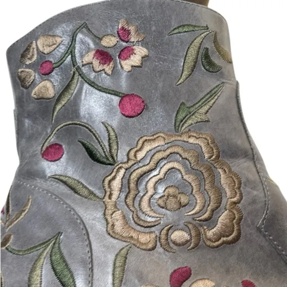 Sofft Women’s Westmont Grey Leather Floral Embroidered Ankle Boots
