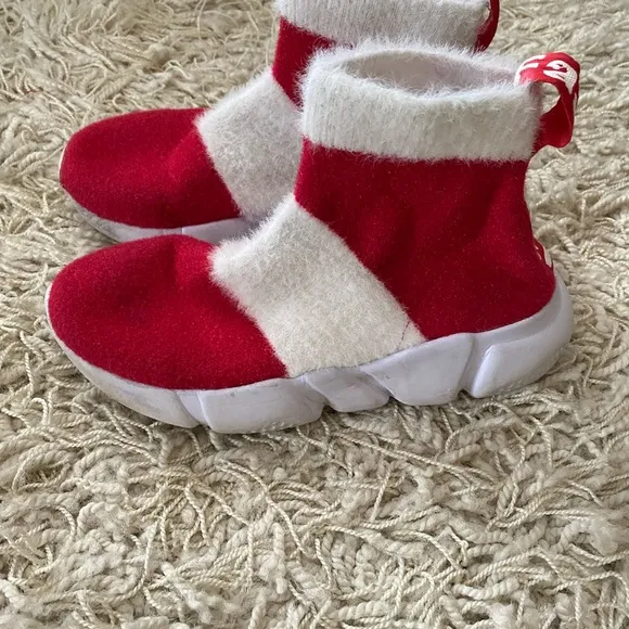 Sonic Holiday Fashion sneakers little kid size 2
