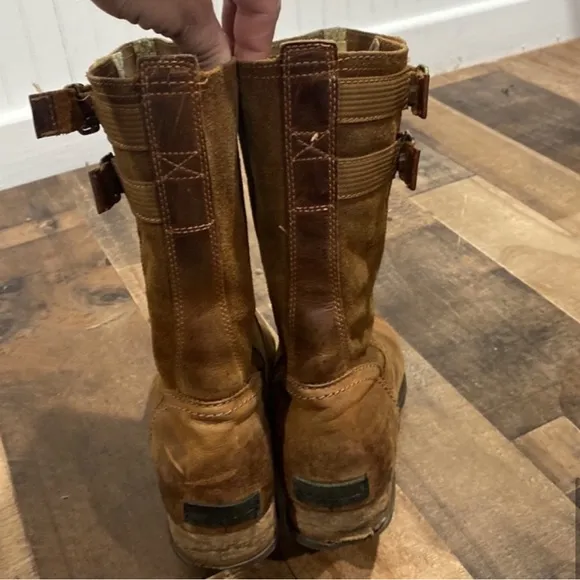 Sorel Major leather boots size 10. Hard to find style.