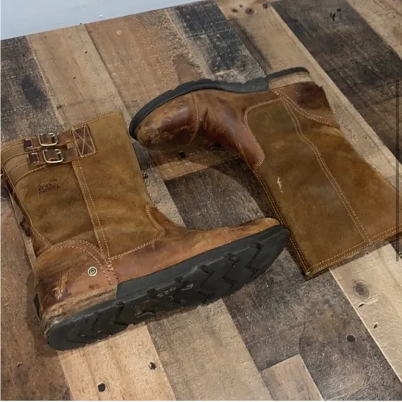 Sorel Major leather boots size 10. Hard to find style.