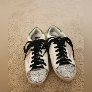 Sparkle Sneaker Star Womens Fashion Shoes Size 7 White Black Green