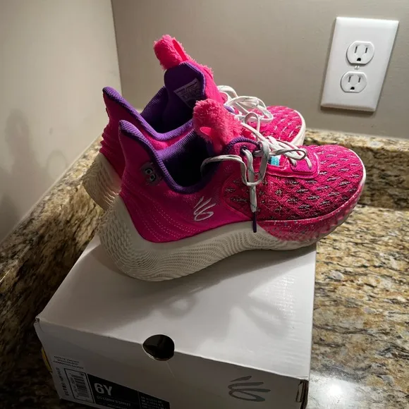 Stephen Curry 9 Sesame Street Athletic Shoes (6Y)