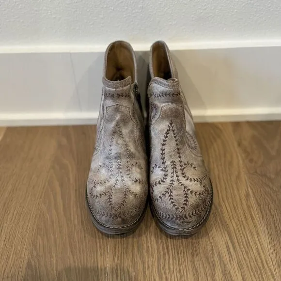 Sterling River 8 Taupe Embroidered Western Cowgirl Boots Booties Distressed Boho