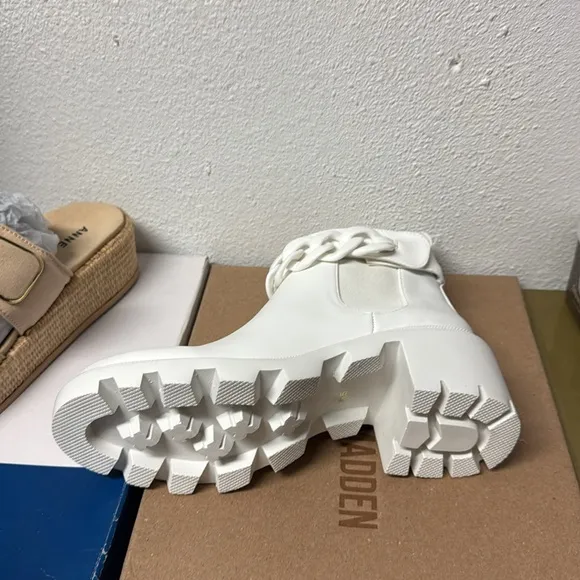Steve Madden Amulet White Booties