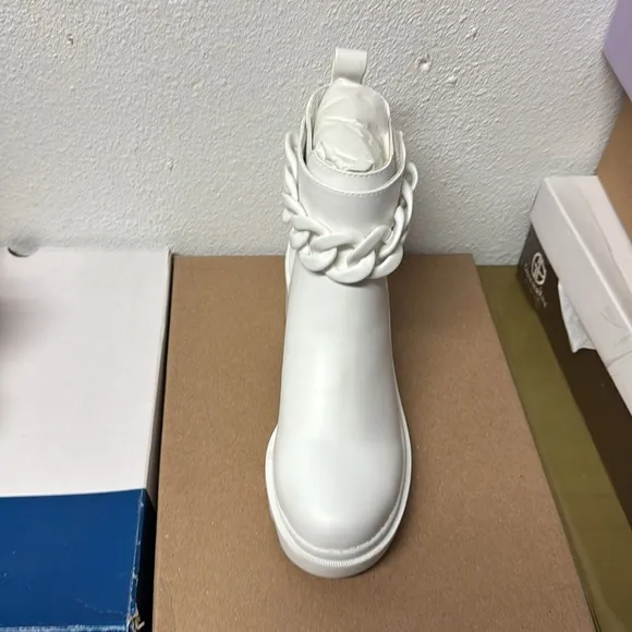 Steve Madden Amulet White Booties