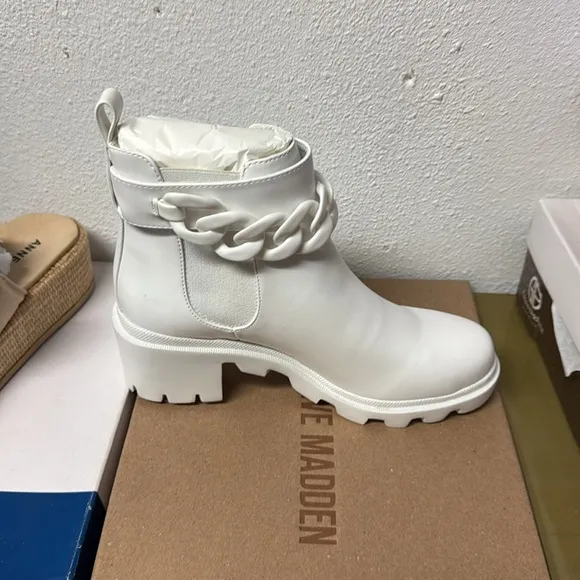 Steve Madden Amulet White Booties
