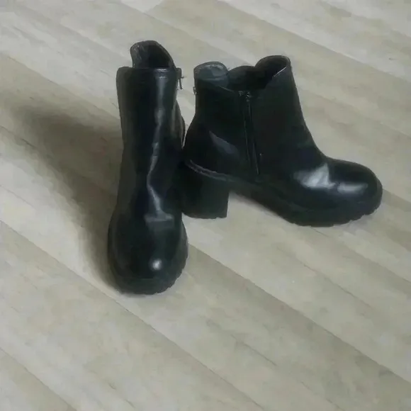 Steve Madden Chunky Kat Black Boots Size 9 Gothic