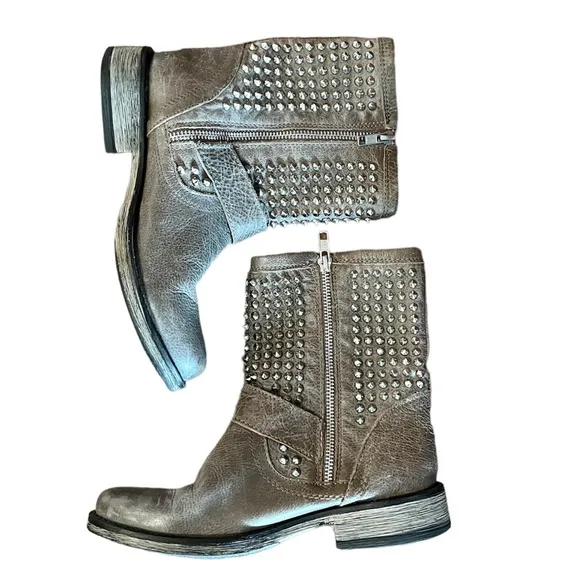 STEVE MADDEN Monicaa Leather Studded Moto Boots Size 7