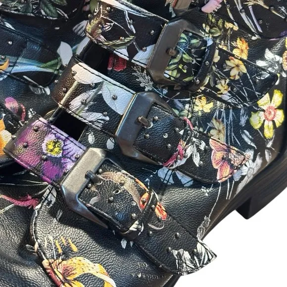 Steve Madden Pursue Black Floral boots Size 8 EUC