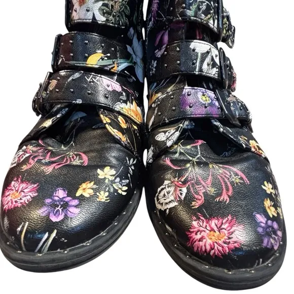 Steve Madden Pursue Black Floral boots Size 8 EUC