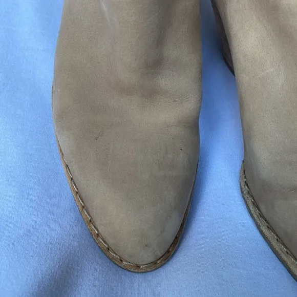 STUART WEITZMAN Prancing tassel ankle boot in tan buttery leather SIZE 7