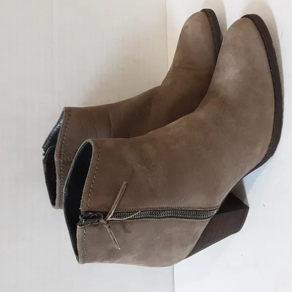 Stuart weitzman western leather ankle boots women’s size 8M