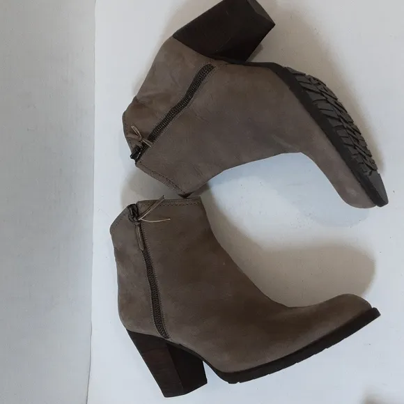 Stuart weitzman western leather ankle boots women’s size 8M