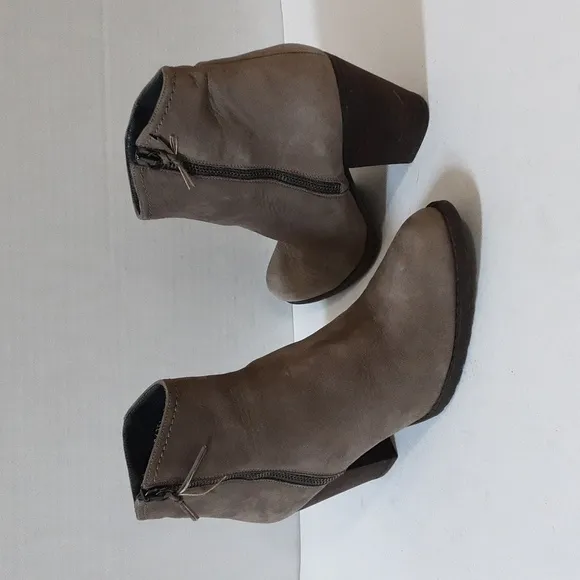 Stuart weitzman western leather ankle boots women’s size 8M