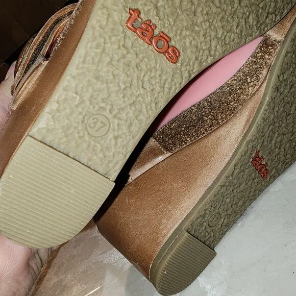 TAOS CAROUSEL NWOT! Sz 6/6.5 Tan Gold Metal Detail Comfort Wedge Boho Sandals
