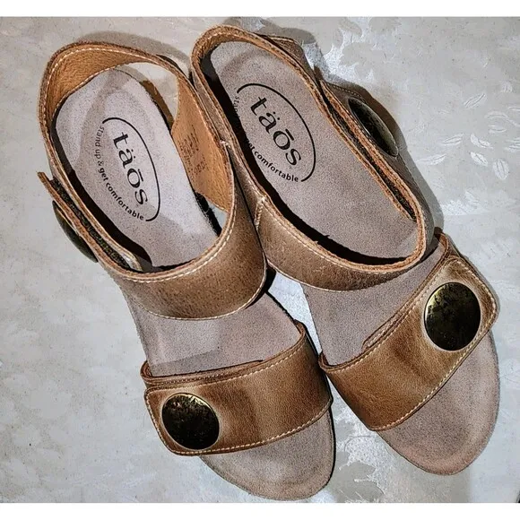 TAOS CAROUSEL NWOT! Sz 6/6.5 Tan Gold Metal Detail Comfort Wedge Boho Sandals