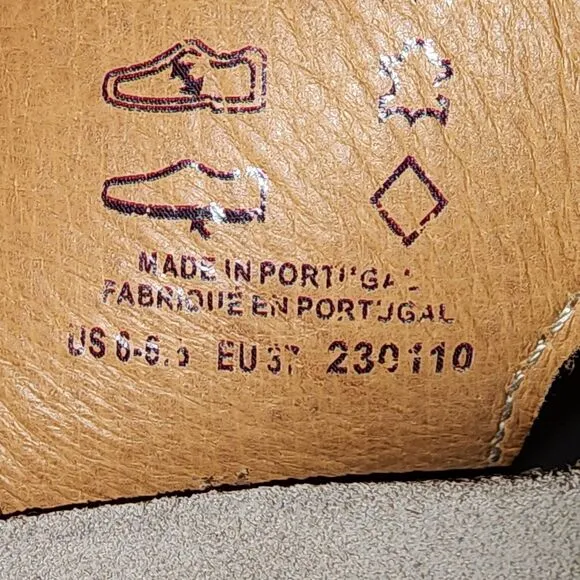 TAOS CAROUSEL NWOT! Sz 6/6.5 Tan Gold Metal Detail Comfort Wedge Boho Sandals