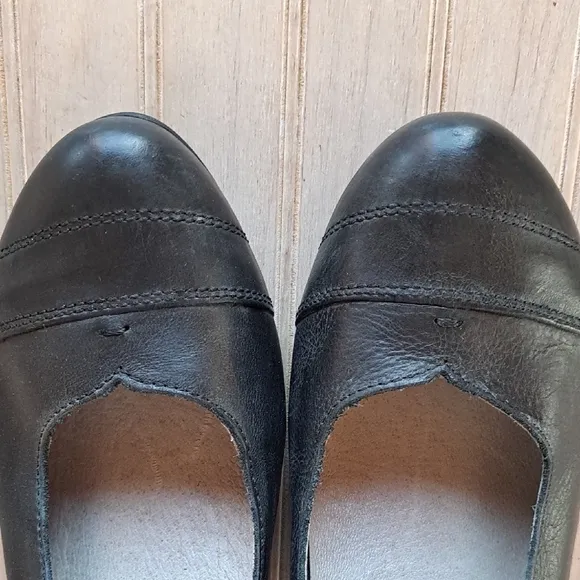 Taos Footwear Angel Comfort Black Leather Mary Janes Heel Pumps Velcro Strap