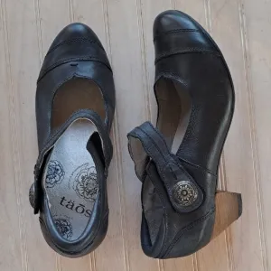 Taos Footwear Angel Comfort Black Leather Mary Janes Heel Pumps Velcro Strap