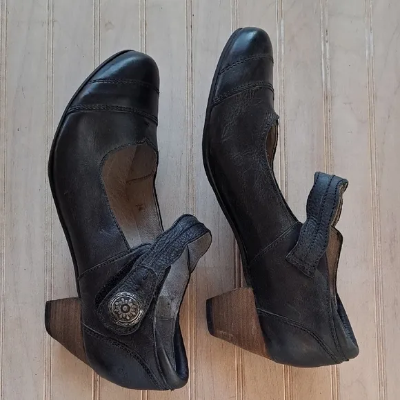Taos Footwear Angel Comfort Black Leather Mary Janes Heel Pumps Velcro Strap