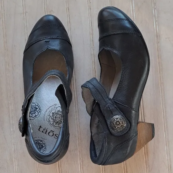 Taos Footwear Angel Comfort Black Leather Mary Janes Heel Pumps Velcro Strap