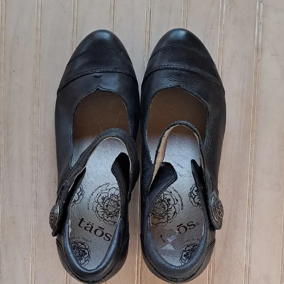 Taos Footwear Angel Comfort Black Leather Mary Janes Heel Pumps Velcro Strap