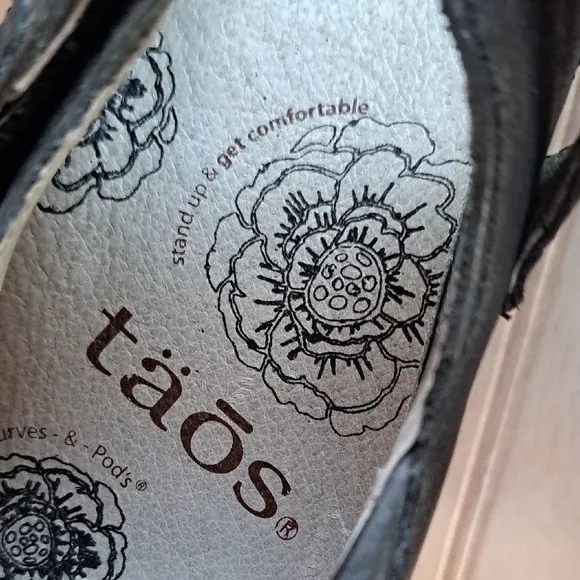Taos Footwear Angel Comfort Black Leather Mary Janes Heel Pumps Velcro Strap
