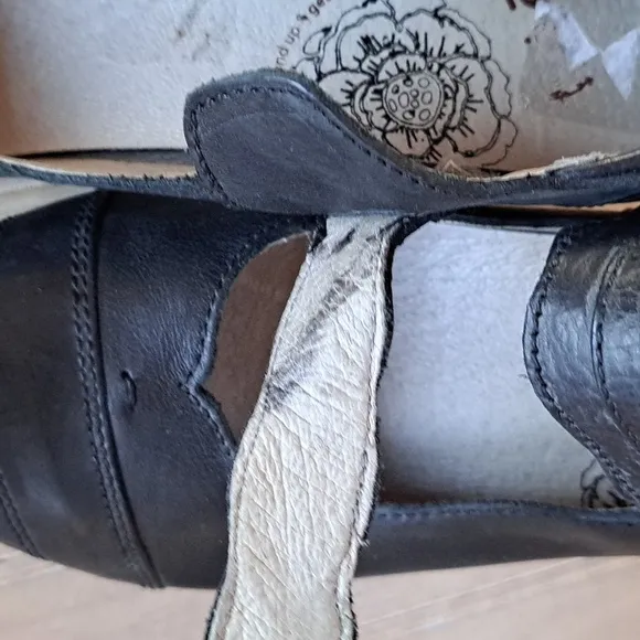 Taos Footwear Angel Comfort Black Leather Mary Janes Heel Pumps Velcro Strap