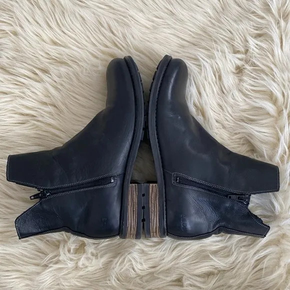Taos Footwear Black Ankle Boots Comfort sz 10 Boho Moto