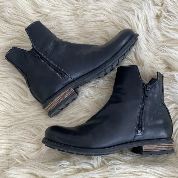 Taos Footwear Black Ankle Boots Comfort sz 10 Boho Moto